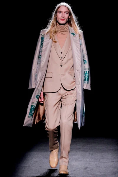 Look 11